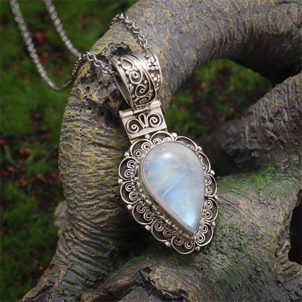 Elegant Silver Moonstone Pendant Necklace